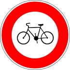 Ce panneau indique un accès interdit aux cycles.