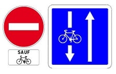 Double sens cyclable : Le panneau est installé lorsqu’une voie est à sens unique pour les véhicules motorisés, mais ouverte à la circulation pour les cyclistes dans les deux sens. La voie peut comporter un traçage au sol (bande cyclable) ou non.